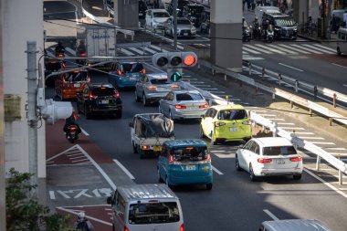 Tokyo, Japonya, 4 Kasım 2023: Şehir Caddesinde Trafik Yoğunlaştı
