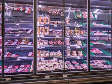 Fransa, 2 Mart 2024: Süpermarkette Dondurulmuş Et Bölümü