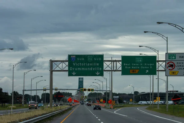 Quebec, Kanada, 20 Temmuz 2025: Viktoriaville Drummondville 'e giden otoyol kavşağı