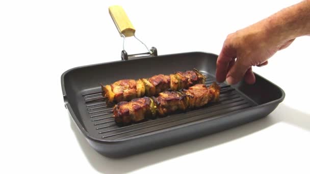 Hand Taking Grilled Meat Pepper Skewer Rectangular Non Stick Frying — Stock Video