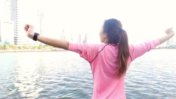 Movimento Lento Mulher Bonita Asiática Roupas Fitness Estão Usando Smartwatch — Vídeo de Stock
