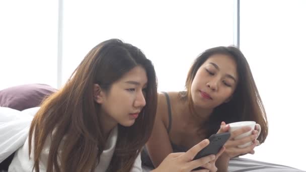 Zeitlupe Schöne Junge Asiatische Frauen Lgbt Lesbische Glückliches Paar Sitzt — Stockvideo