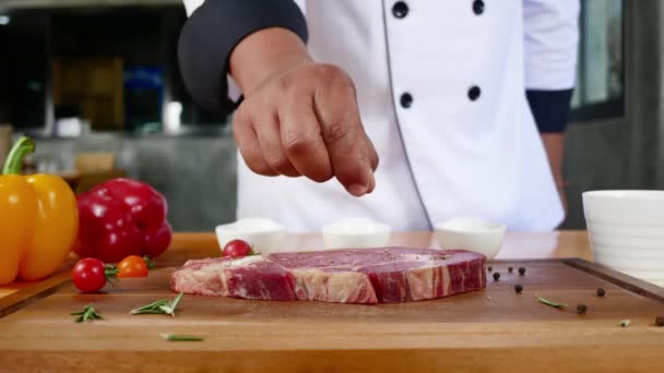 Close Gourmet Chef Cook Seasoning Fresh Chunk Deli Piece Beef — Stock Video