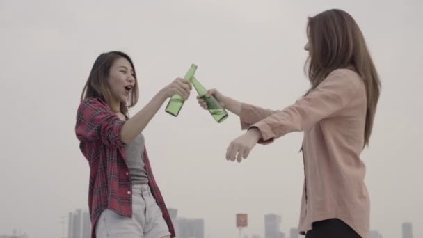 poveshenie-zhenshin-video-stroynie-zheni-s-negrami-porno-video