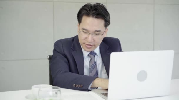 Slow Motion Asian Business Man Working Office Laptop Documents His — Stock Video