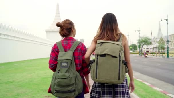 Movimento Lento Viajante Mochileiro Mulheres Asiáticas Lésbicas Lgbt Casal Viagens — Vídeo de Stock