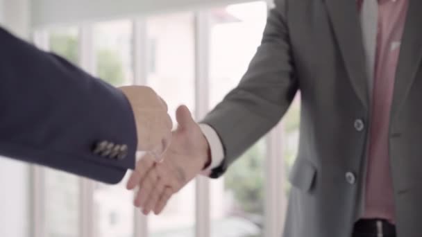 Slow Motion Handshake Uzavřít Dohodu Pracovní Schůzce Nábor Dvě Asijské — Stock video