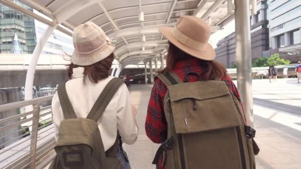 Slow motion - Traveler backpacker Asian women lesbian lgbt couple travel in Bangkok, Thailand. Happy young female spending holiday trip at amazing landmark and enjoy her journey in traditional city. — Stock Footage Slow Motion Traveler Backpacker Asian Women Lesbian Lgbt Couple Travel Video Clip