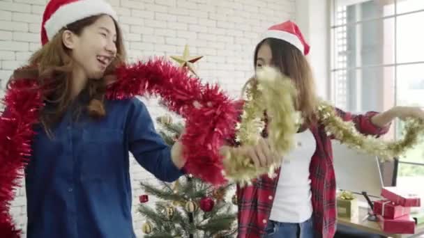 Slow Motion Happy Asian Women Celebrate Christmas Party Friends Office — Stock Video