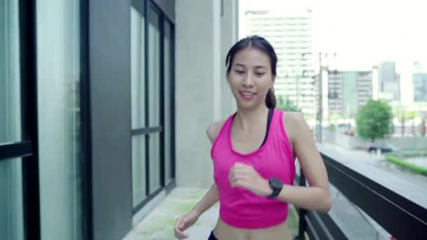 Zdrowe Piękne Młode Azjatki Runner Kobieta Odzieży Bieganie Jogging Miejskich — Wideo stockowe