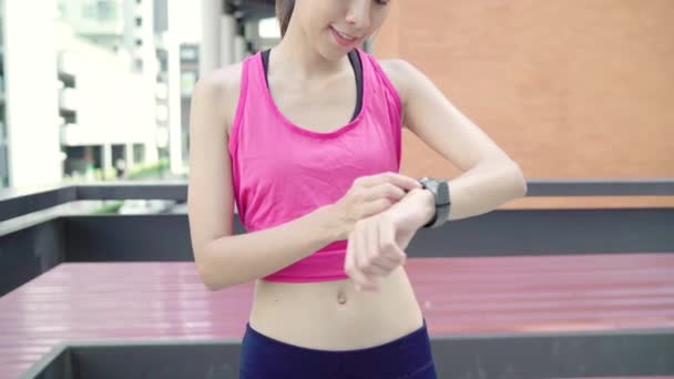 Healthy Beautiful Young Asian Athlete Woman Setting Checking Progress Looking — Stock Video