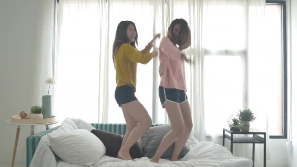 Hermosa Joven Asiático Mujeres Lgbt Lesbianas Feliz Pareja Niñas Amigos — Vídeo de stock