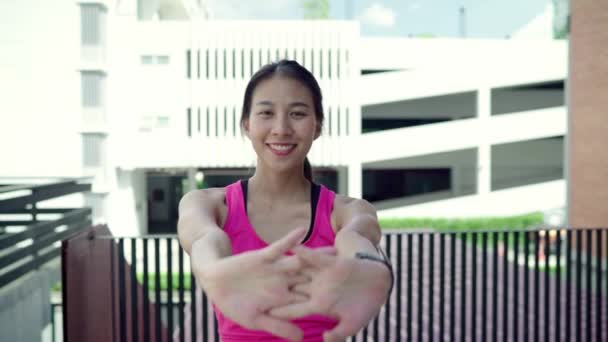 Slow Motion Gezonde Mooie Jonge Aziatische Runner Vrouw Gevoel Gelukkig — Stockvideo