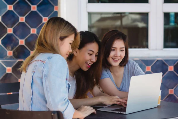 Grupo Hermosas Mujeres Asiáticas Independientes Negocios Inteligentes Ropa Casual Inteligente —  Fotos de Stock