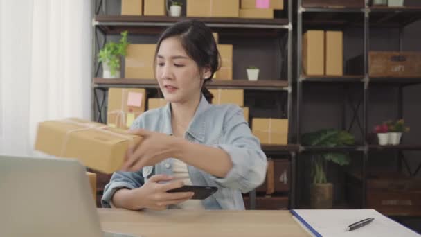 Belle Smart Asiatique Jeune Entrepreneur Femme Affaires Propriétaire Pme Vérifier — Video