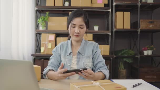 Belle Smart Asiatique Jeune Entrepreneur Femme Affaires Propriétaire Pme Vérifier — Video