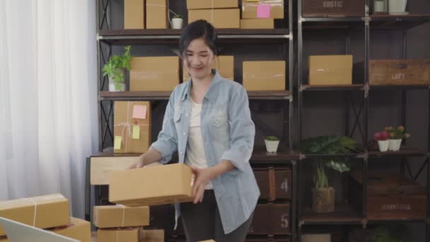 Hermosa Mujer Negocios Joven Emprendedora Asiática Inteligente Propietaria Pyme Sintiéndose — Vídeos de Stock