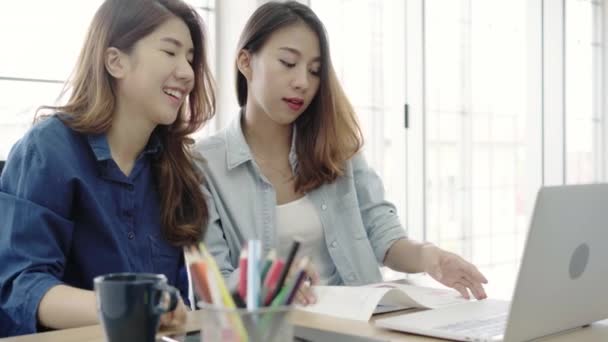 Atraente Inteligente Criativo Asiático Mulheres Negócios Desgaste Casual Inteligente Trabalhando — Vídeo de Stock