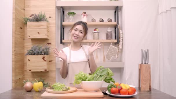 Blogueuse Asiatique Utilisant Caméra Enregistrement Comment Faire Salade Vidéo Alimentaire — Video