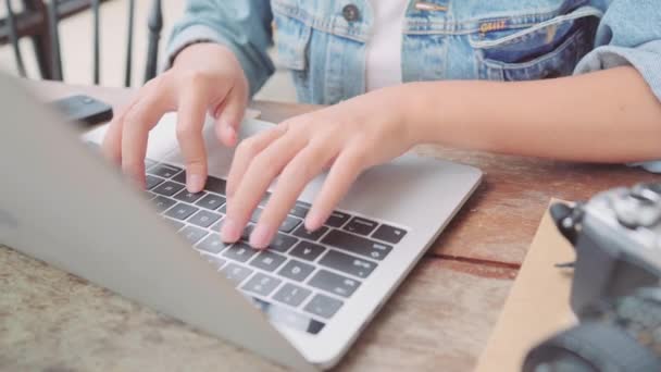 Biznes Freelance Kobieta Azjatyckich Działa Robi Projekty Laptopa Przy Użyciu — Wideo stockowe