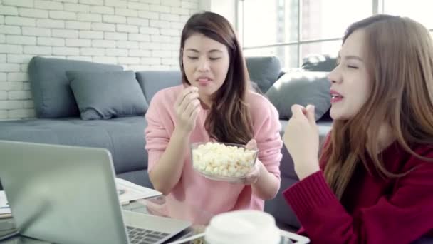 Lesbian Asian Couple Using Laptop Making Budget Living Room Home — Stock Video