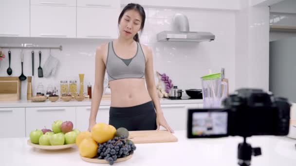 Blogger Sporty Asian Woman Using Camera Recording How Make Avocado — Stock Video