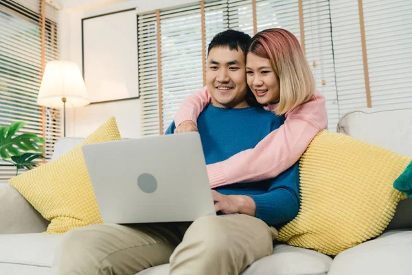 Attractive Asian Sweet Couple Using Computer Laptop While Lying Sofa — Stock Photo, Image