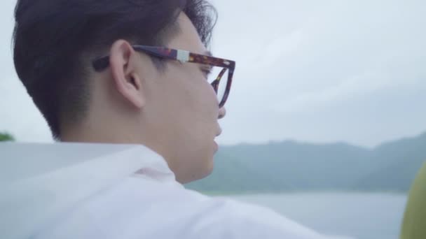 Yavaş Hareket Genç Asyalı Tatlı Çift Romantik Zaman Göl Kenarında — Stok video