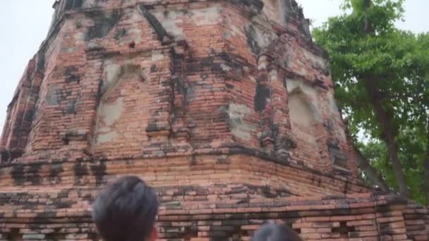 Podróżnik Azjatki Pary Spędzać Wakacje Wycieczka Ayutthaya Tajlandia Backpacker Słodka — Wideo stockowe