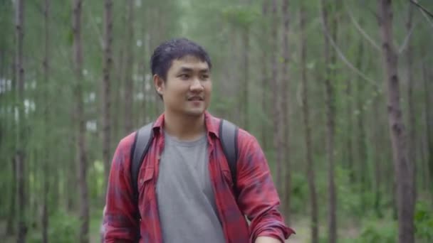 Hiker Asien Backpacker Par Vandring Äventyr Känsla Frihet Promenader Skogen — Stockvideo