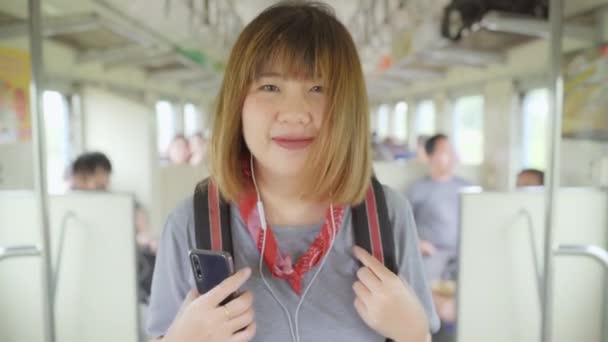 Voyageur Femme Asiatique Marchant Recherche Siège Tout Prenant Train Voyage — Video