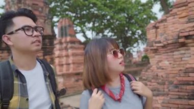 Seyahat Asya çift Ayutthaya, Tayland, tatil gezisi harcama backpacker tatlı çift geleneksel şehirde inanılmaz Simgesel Yapı, onların yolculuk keyfini çıkarın. Yaşam tarzı çift seyahat tatil kavramı.