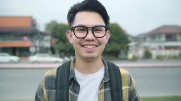 Reisende Asiatische Mann Glücklich Lächelnd Kamera Urlaubsreise Ayutthaya Thailand Backpacker — Stockvideo