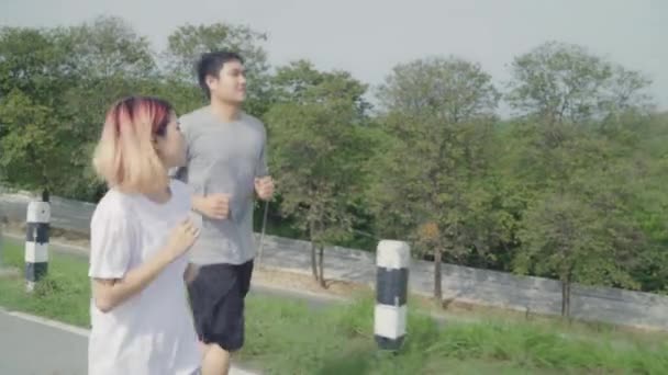Asya Runner Çift Çalışan Sokakta Koşu Sağlıklı Genç Sportif Tatlı — Stok video