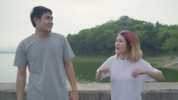 Asiatique Coureuse Couple Jambes Chaudes Étirant Ses Bras Pour Préparer — Video