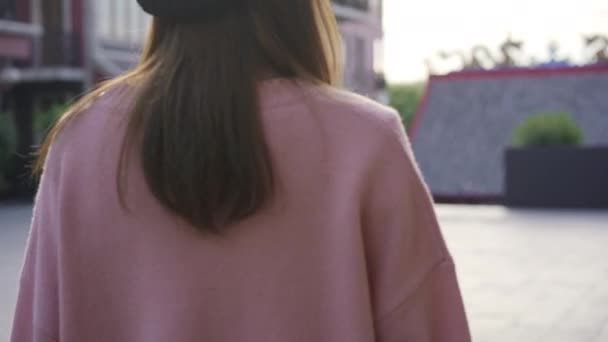 Jovem Mulher Asiática Compras Cidade Bela Shopaholic Feminino Segurando Sacos — Vídeo de Stock