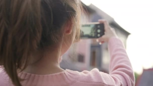 Jovem Blogueira Asiática Caminhando Enquanto Viaja Cidade Bela Turista Feminina — Vídeo de Stock