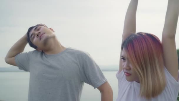 Asiatique Coureuse Couple Jambes Chaudes Étirant Ses Bras Pour Préparer — Video