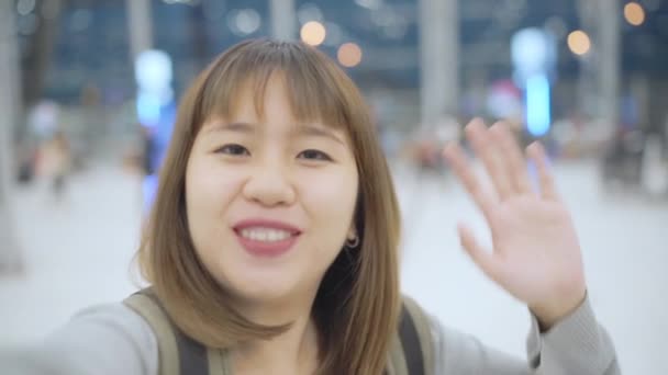Slow Motion Joven Bloguera Asiática Mochileros Usando Cámara Haciendo Video — Vídeos de Stock