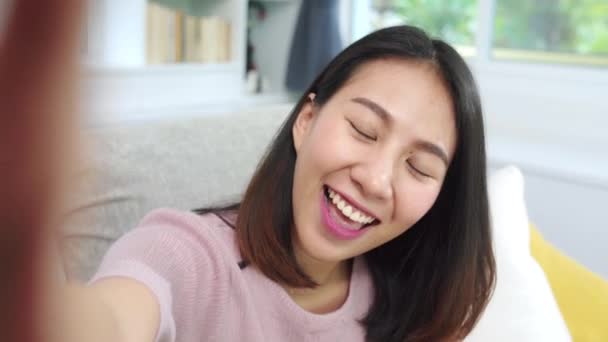 Молода Азіатська Підліток Жінка Vlog Будинку Жінка Використовуючи Смартфон Робить — стокове відео