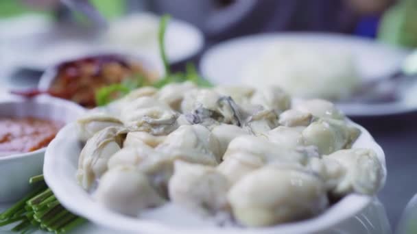 식당에서 해산물을 아시아 행복한 음식을 해산물 개념을 — 비디오