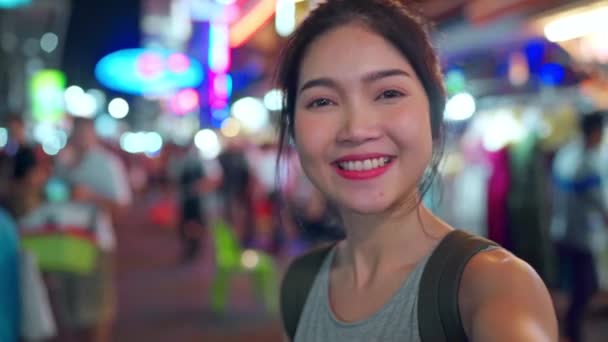 Traveler Asiatiska Bloggare Kvinna Resa Bangkok Thailand Vacker Kvinna Använda — Stockvideo