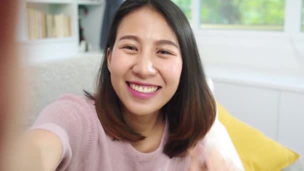 Fiatal Ázsiai Tinédzser Vlog Otthon Használ Smartphone Hogy Vlog Videó — Stock videók