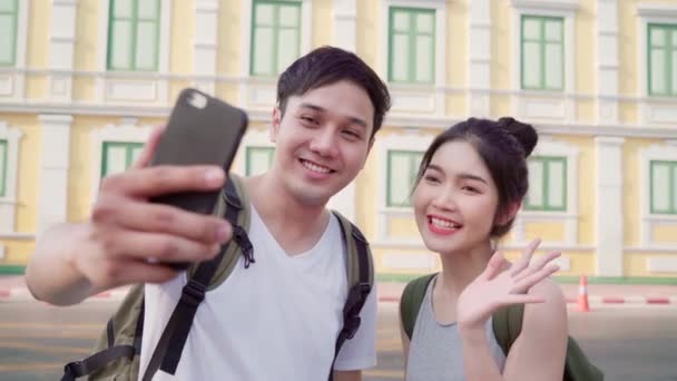 Casal Blogueiro Asiático Viaja Bangkok Tailândia Casal Doce Usando Telefone — Vídeo de Stock