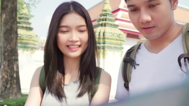 Voyageur Couple Asiatique Direction Sur Carte Localisation Bangkok Thaïlande Douce — Video