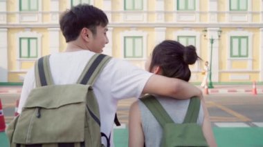 Yavaş hareket - Seyahat Asya çift seyahat ve Bangkok, Tayland, tatlı çift tatil gezisinde tatlı zaman harcama mutlu duygu yürüyüş. Şehir konseptinde yaşam tarzı çift seyahat.