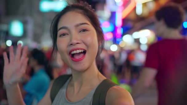 Bloguera Asiática Viajera Viaja Bangkok Tailandia Hermosa Mujer Que Usa — Vídeo de stock