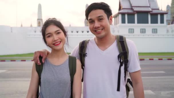 Podróżnik Azji Para Uczucie Szczęśliwy Uśmiechnięty Kamera Wakacje Wycieczka Bangkok — Wideo stockowe