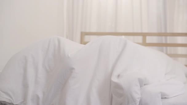 Asyalı Çift Yatak Odasında Yatakta Yatan Çift Evde Yatakta Birlikte — Stok video