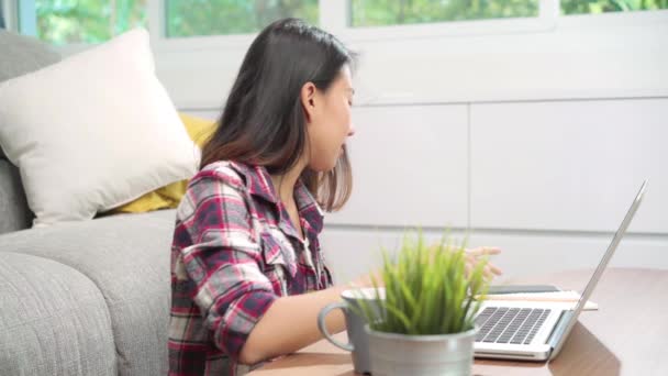 Mulher Asiática Freelance Trabalhando Casa Mulher Negócios Trabalhando Laptop Usando — Vídeo de Stock